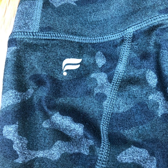 Fabletics power hold camouflage leggings 7/8 - Picture 5 of 7